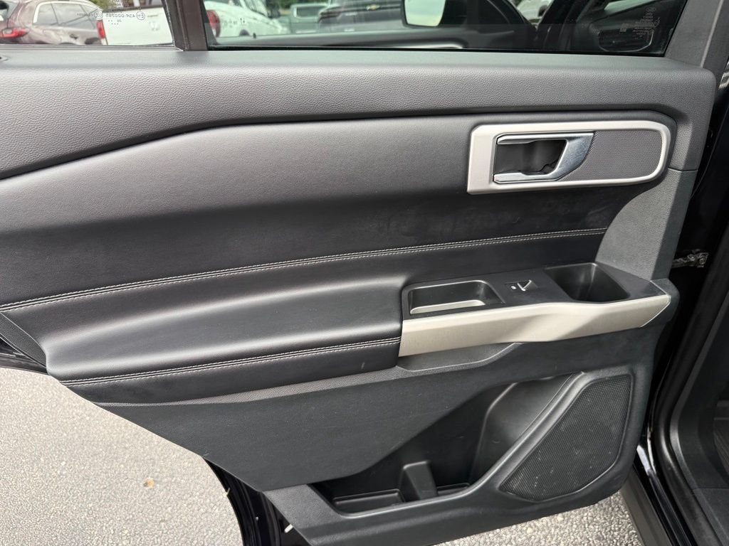 Used 2021 Ford Explorer XLT w/ Equipment Group 202A AWD/4WD image 9