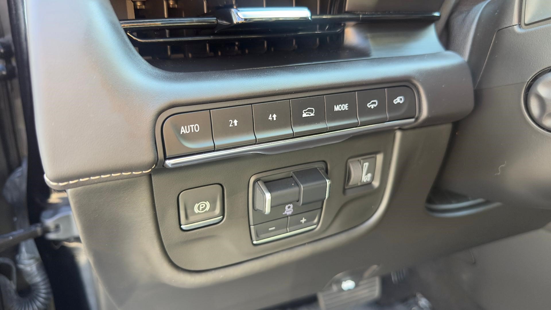 Certified 2024 Cadillac Escalade Premium Luxury Platinum AWD/4WD image 14