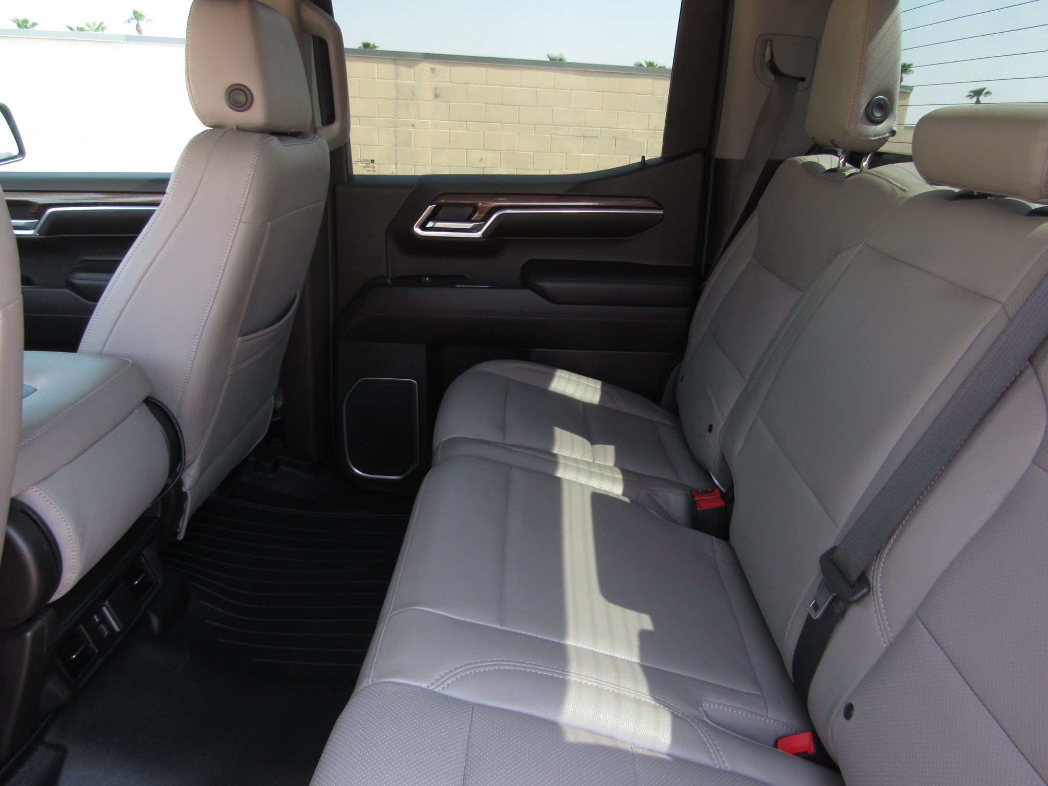 Used 2022 Chevrolet Silverado 1500 LT w/ Z71 Off-Road Package AWD/4WD image 13