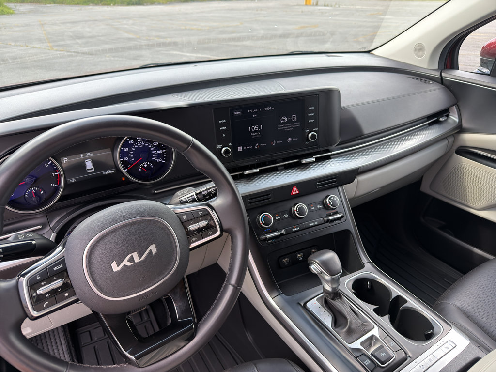 Used 2024 Kia Carnival LX FWD image 17