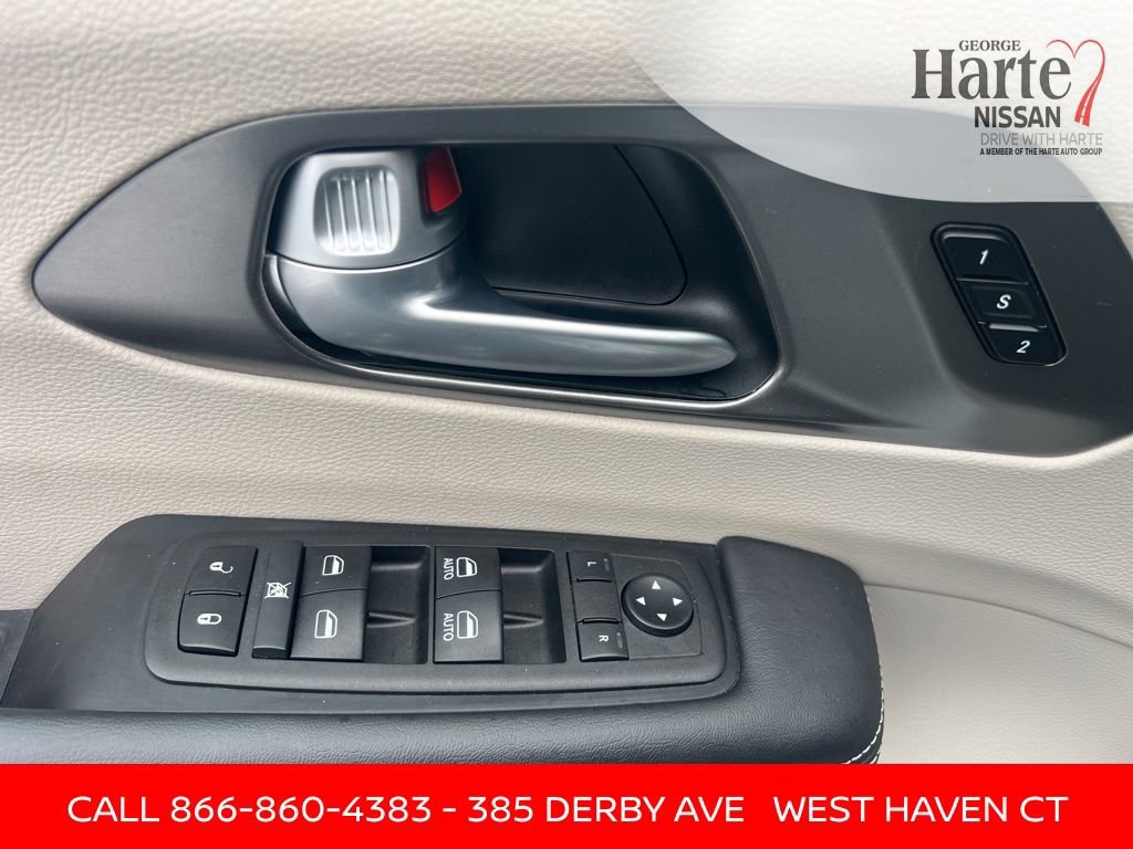 Used 2024 Chrysler Pacifica Touring-L image 21