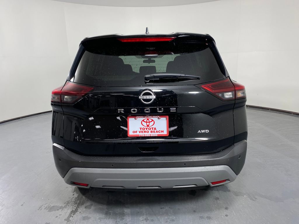 Used 2023 Nissan Rogue S image 5