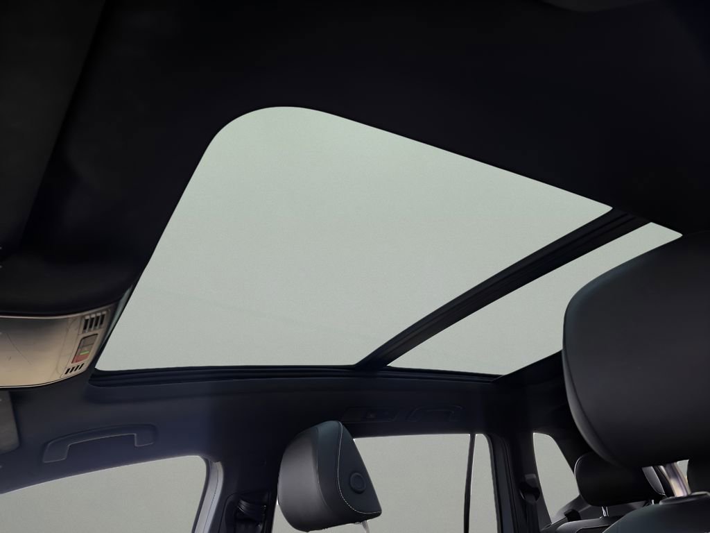 Used 2023 Volkswagen Tiguan SE R-Line image 24