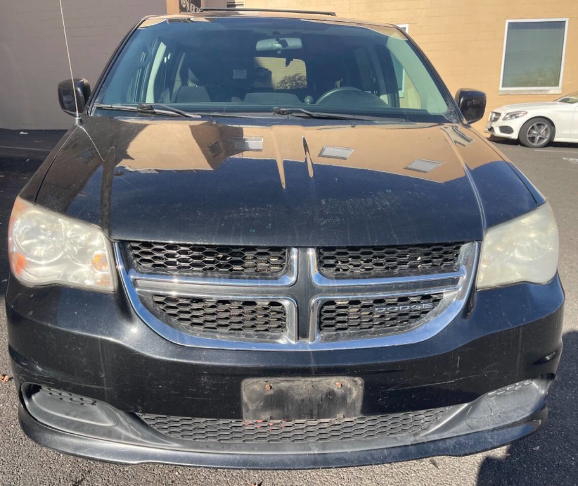 Used 2012 Dodge Grand Caravan SXT image 3