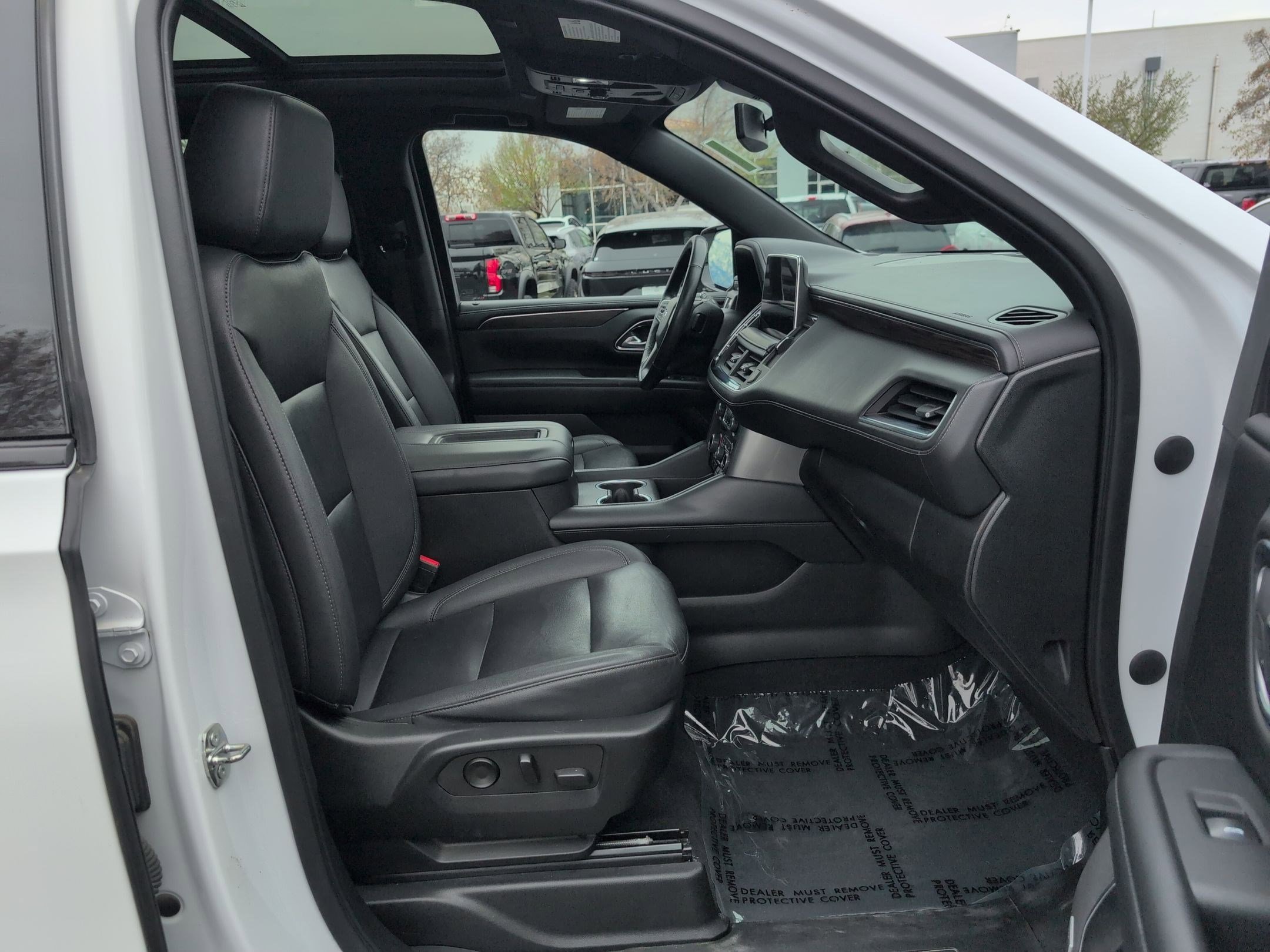 Used 2022 Chevrolet Tahoe Z71 w/ Luxury Package AWD/4WD image 30