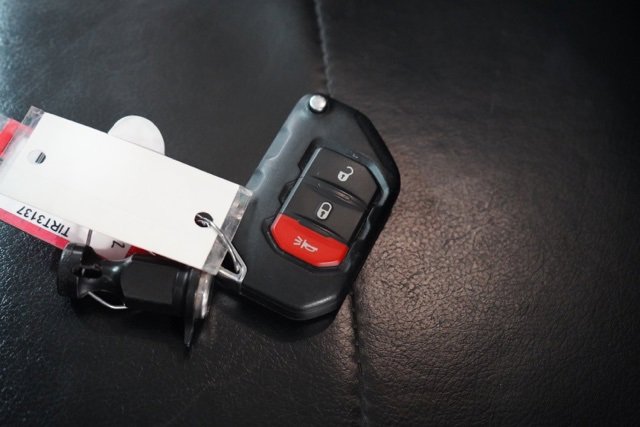 Used 2023 Jeep Wrangler Unlimited Sahara image 31