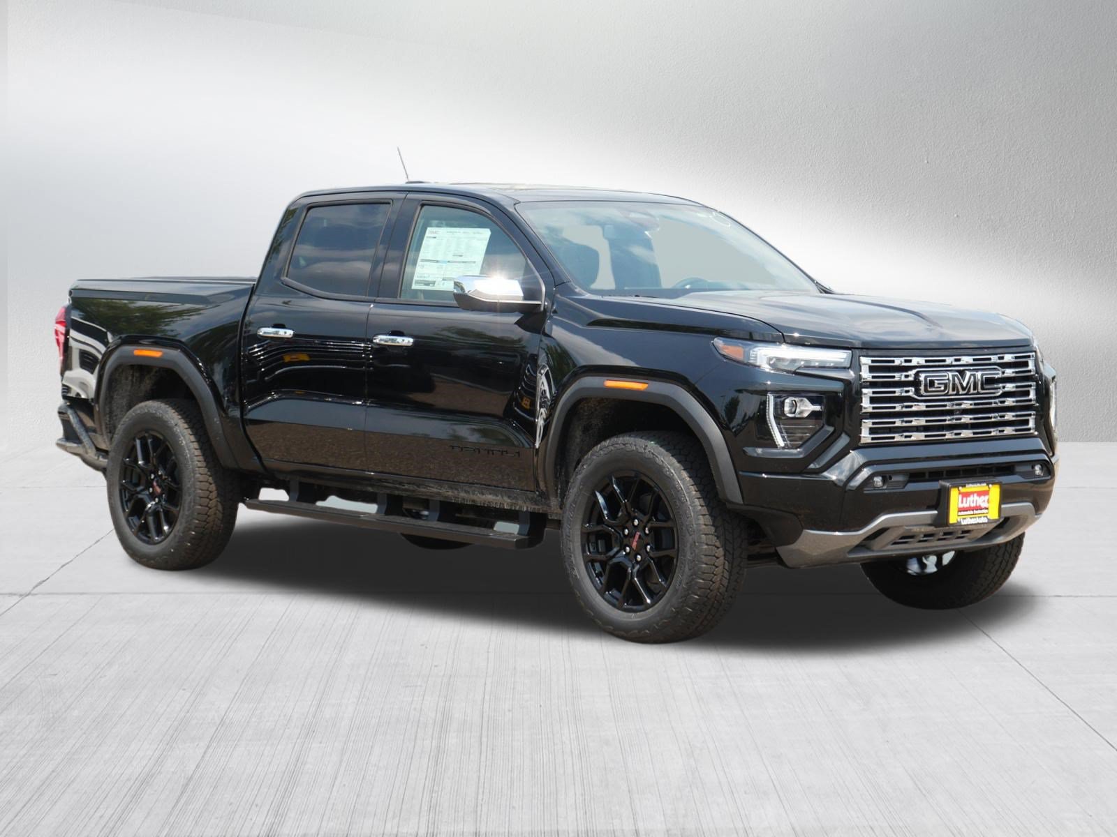 New 2026 GMC Canyon Denali w/ LPO, Denali Black Edition AWD/4WD image 5