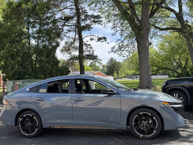 New 2026 Nissan Sentra SR w/ Floor Mat Package FWD image 5
