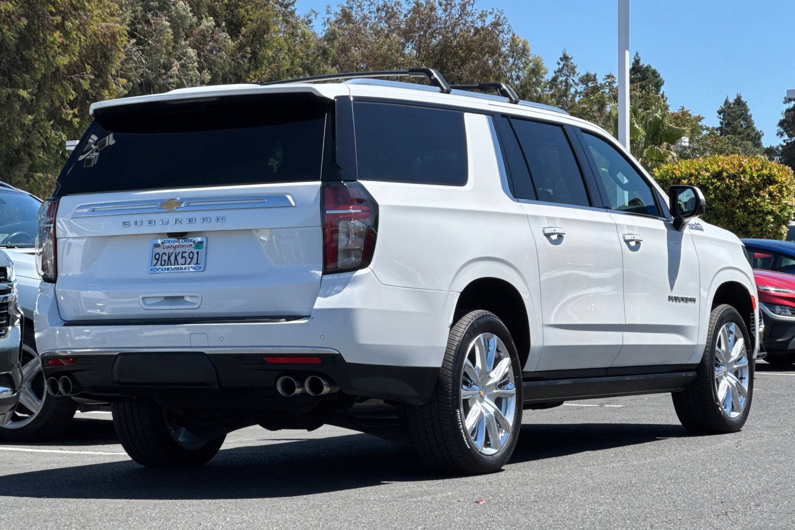Used 2023 Chevrolet Suburban High Country w/ LPO, Illumination Package AWD/4WD image 4