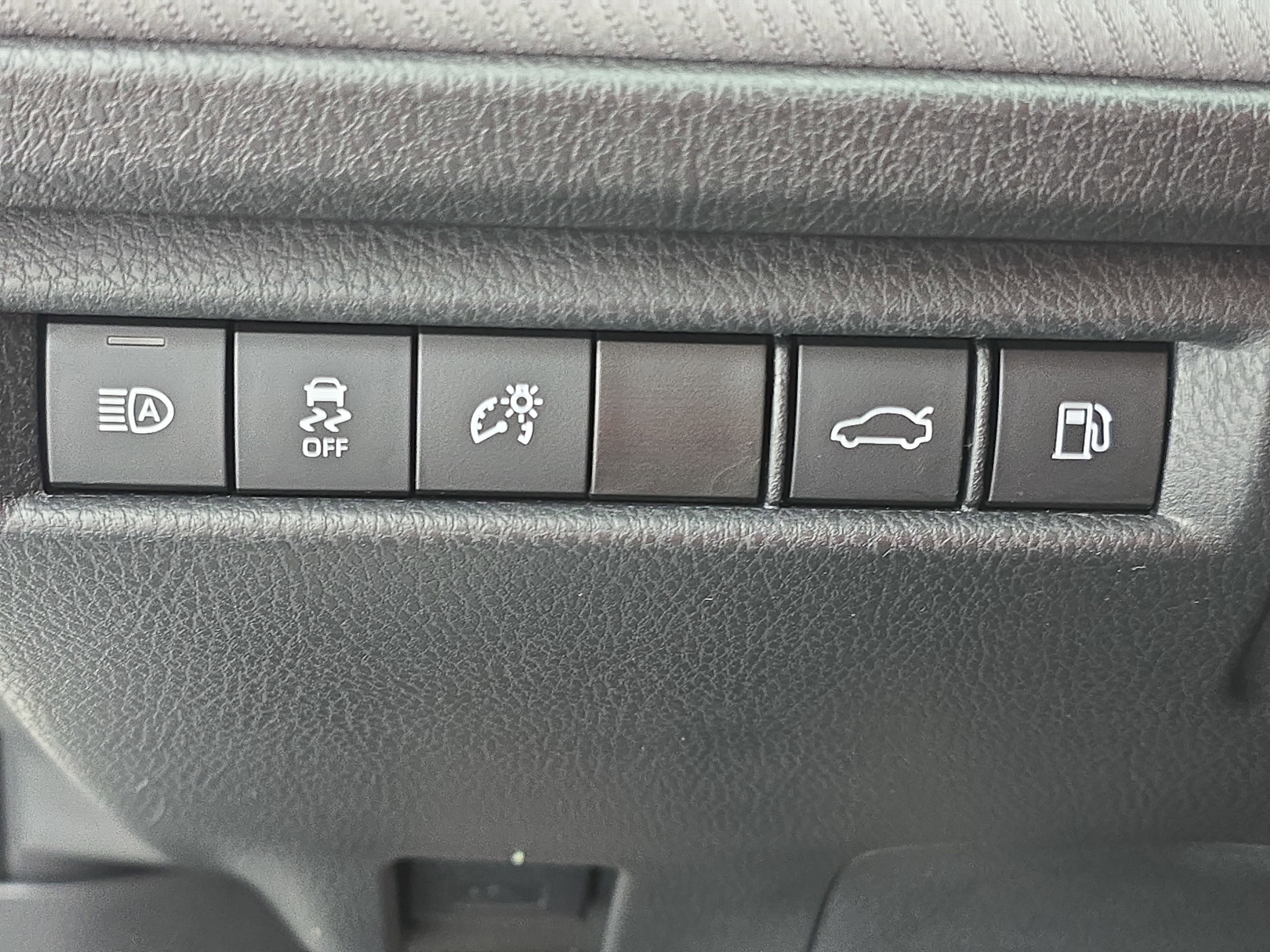 Used 2025 Toyota Camry SE w/ Convenience Package FWD image 24