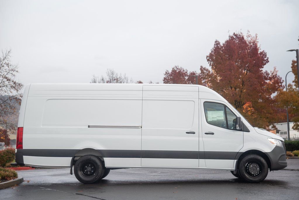 New 2025 Mercedes-Benz Sprinter 4500 image 6