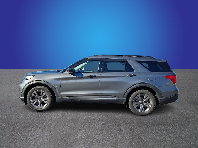 Used 2023 Ford Explorer XLT w/ Equipment Group 202A AWD/4WD image 7