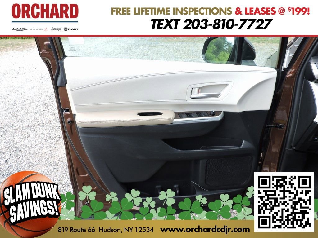 Used 2022 Toyota Sienna XLE image 30