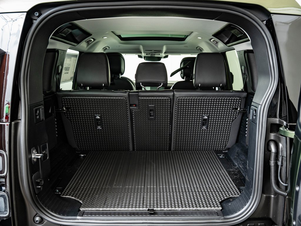 New 2026 Land Rover Defender 110 X-Dynamic SE image 18