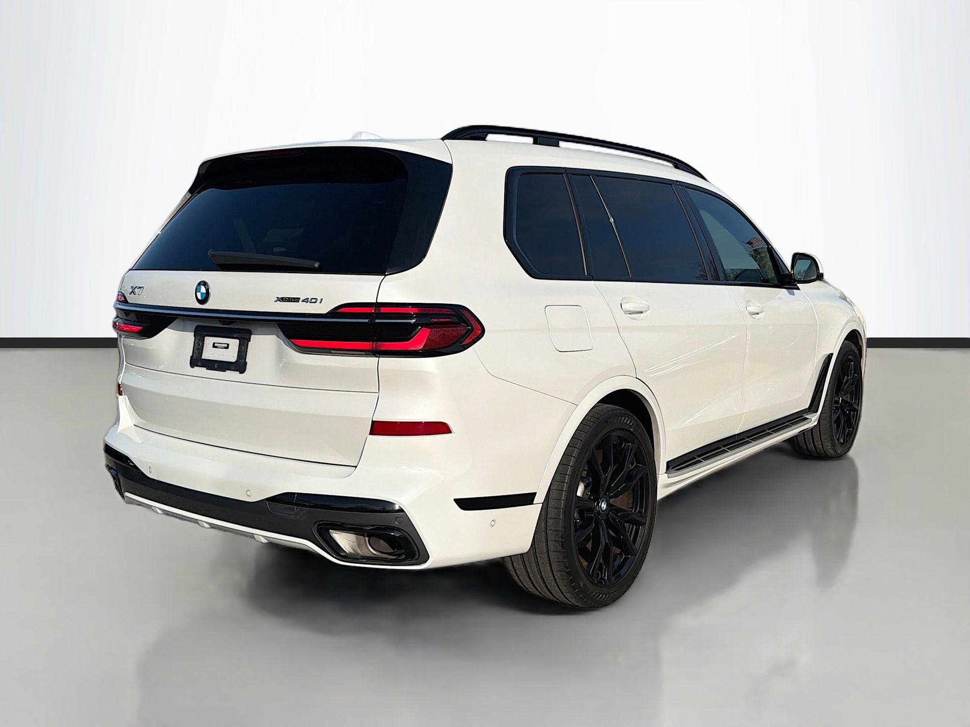 Used 2023 BMW X7 xDrive40i w/ Executive Package image 4