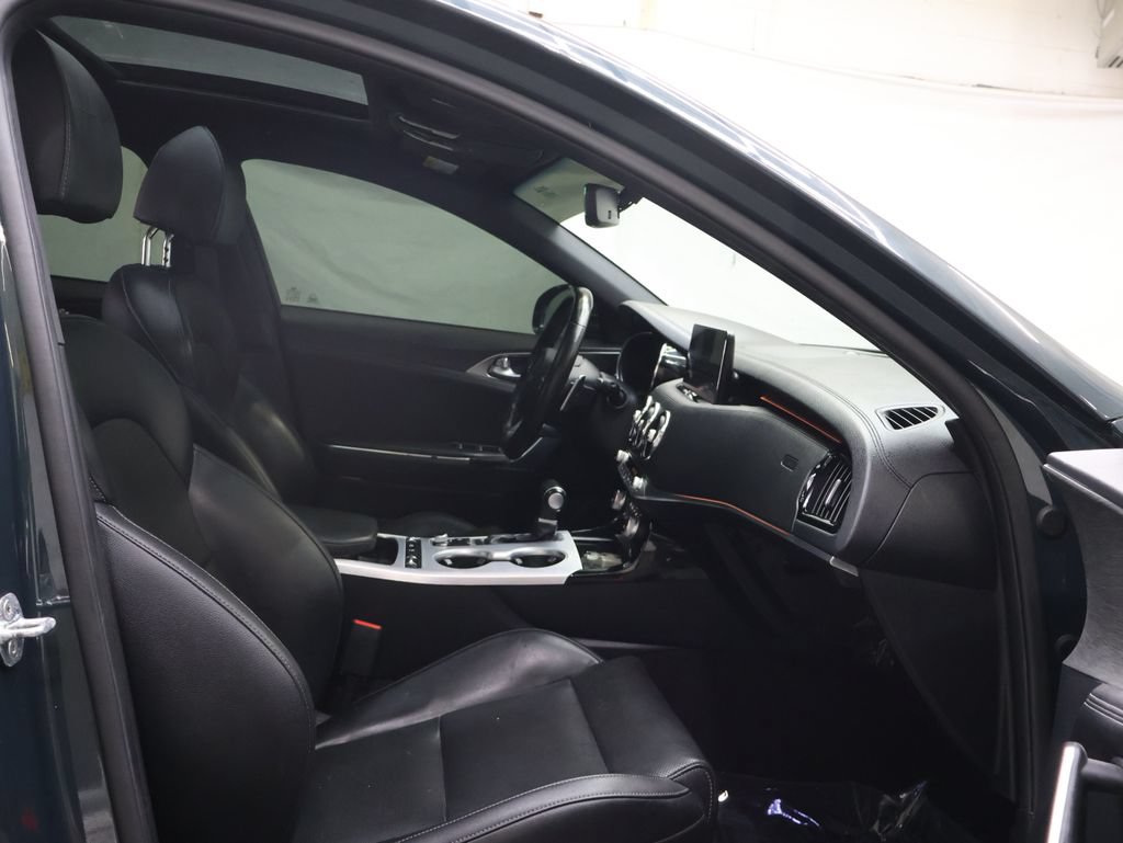 Used 2022 Kia Stinger GT1 RWD image 9
