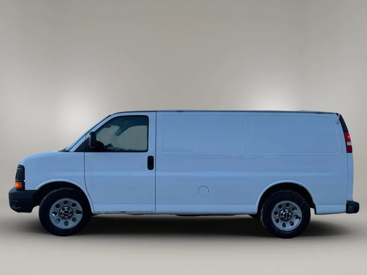 Used 2013 GMC Savana 1500 AWD image 2