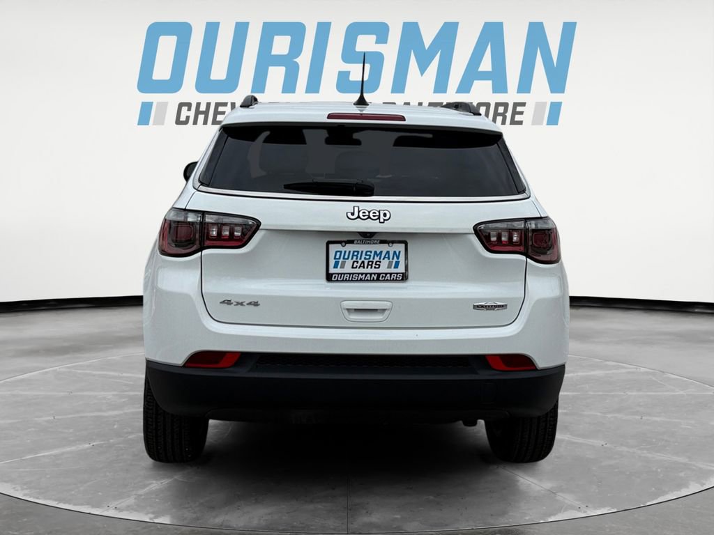 Used 2022 Jeep Compass Latitude w/ Sun and Sound Group AWD/4WD image 6