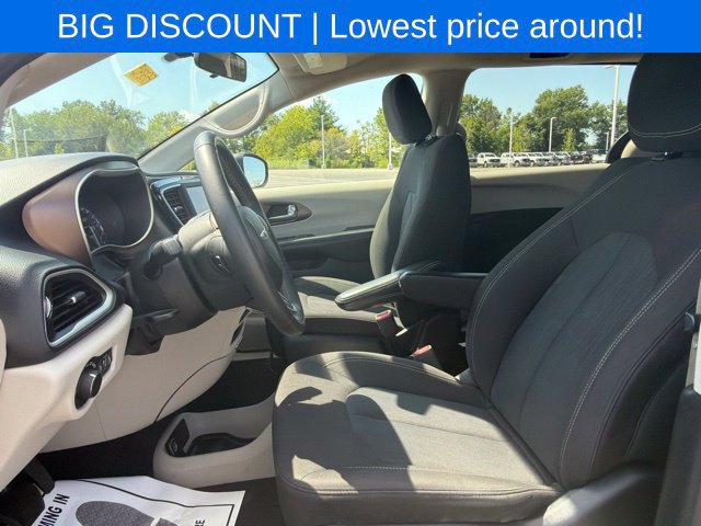 Used 2022 Chrysler Voyager LX FWD image 28