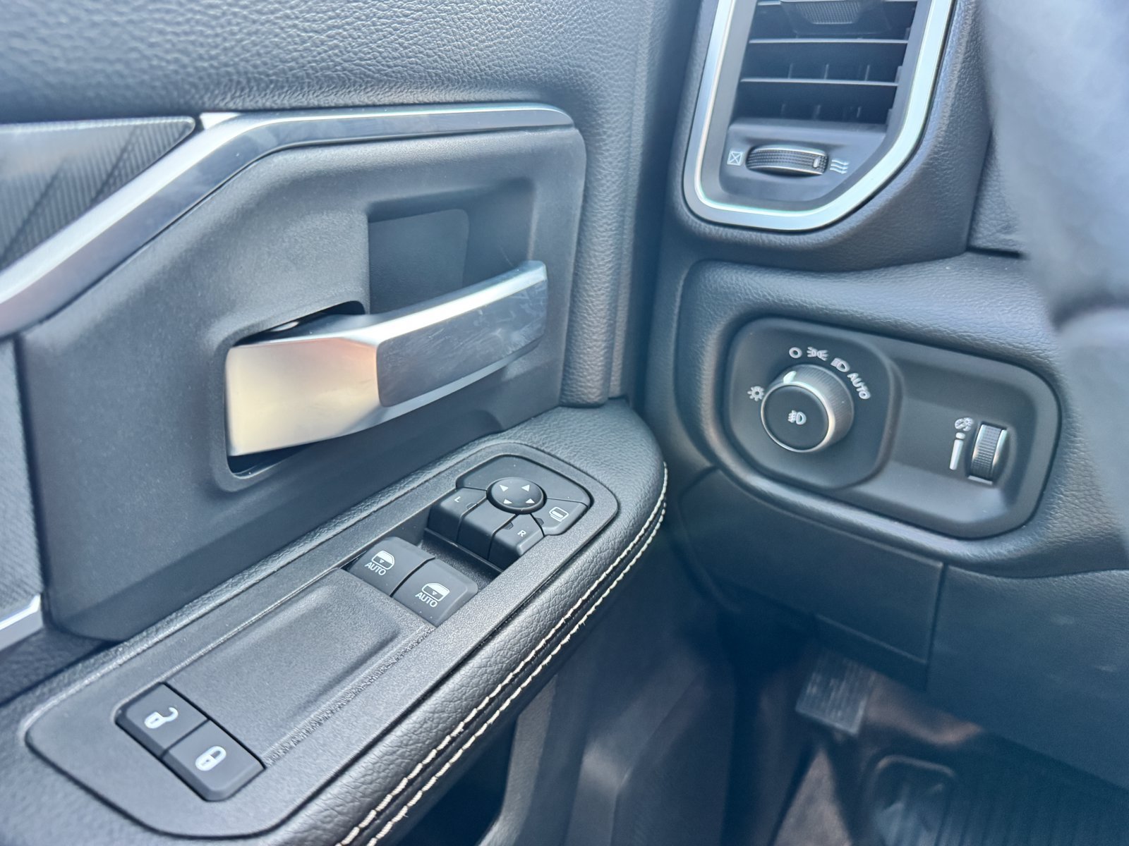 New 2026 RAM 5500 4x4 Regular Cab image 13