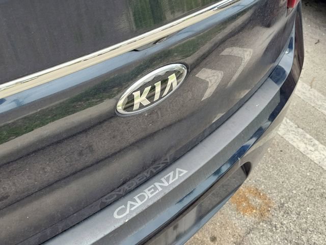 Used 2017 Kia Cadenza Premium w/ Luxury Package image 4