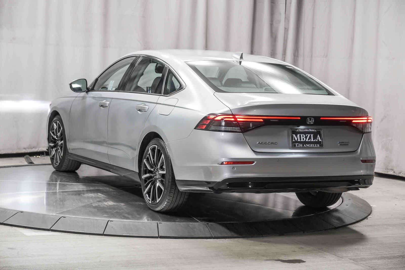 Used 2024 Honda Accord Touring image 2