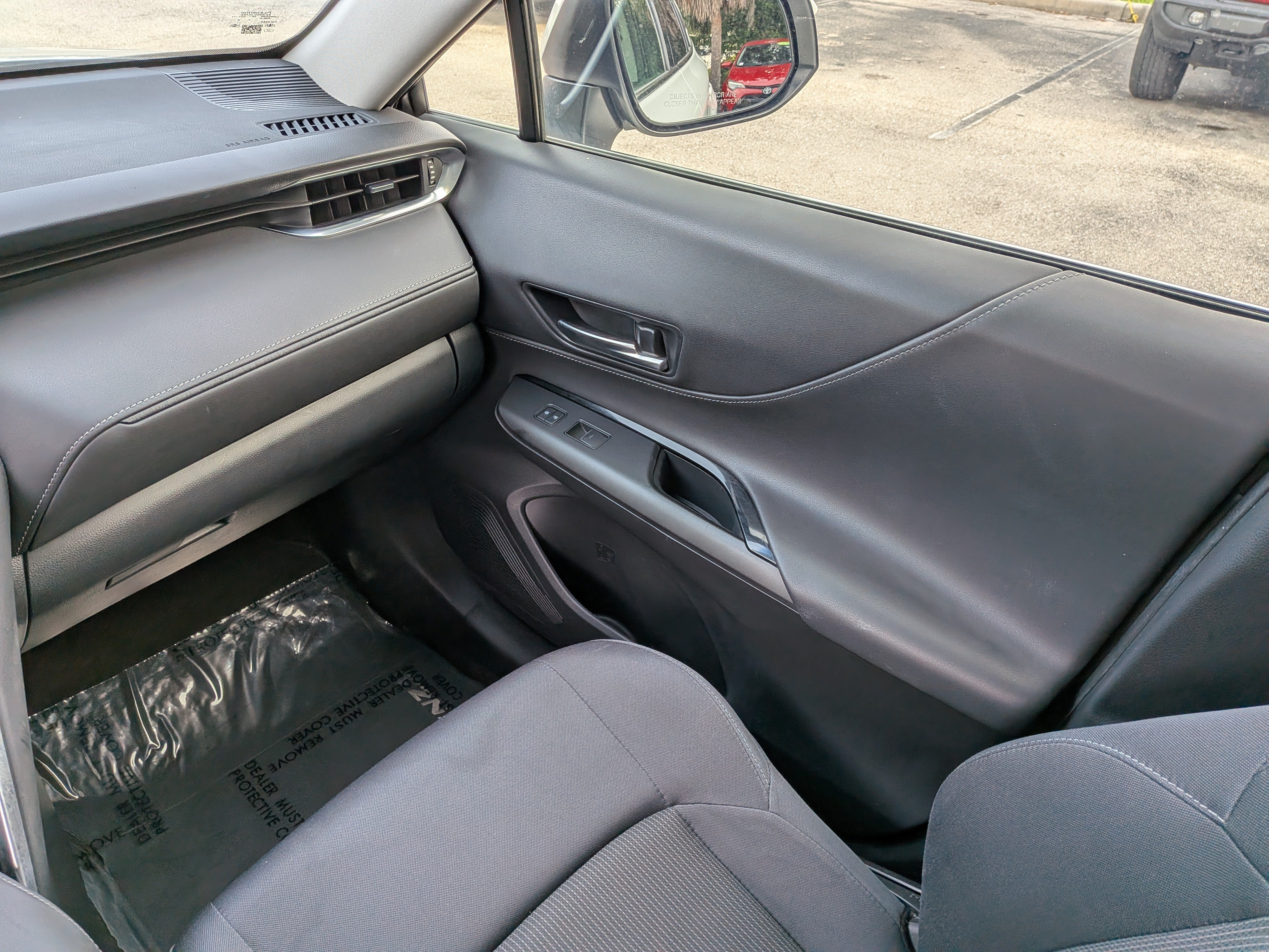 Used 2022 Toyota Venza LE AWD/4WD image 19