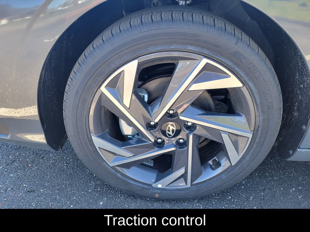 Certified 2025 Hyundai Elantra SEL image 10