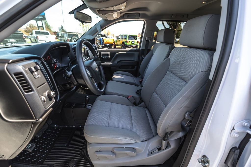 Used 2018 Chevrolet Silverado 1500 Custom w/ Custom Value Package AWD/4WD image 17