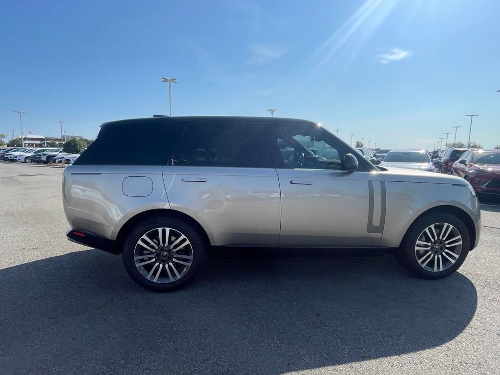 Used 2025 Land Rover Range Rover SE AWD/4WD image 6