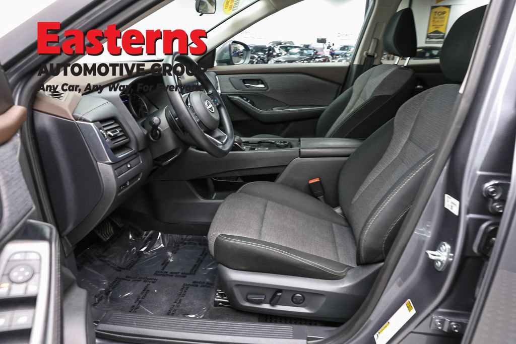 Used 2023 Nissan Rogue SV AWD/4WD image 13