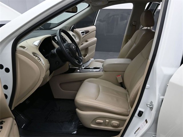 Used 2019 Nissan Pathfinder Platinum image 14