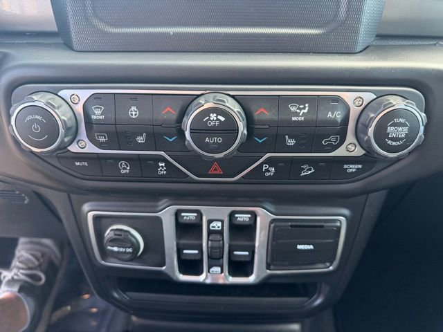 Used 2018 Jeep Wrangler Unlimited Sahara w/ Cold Weather Group image 27