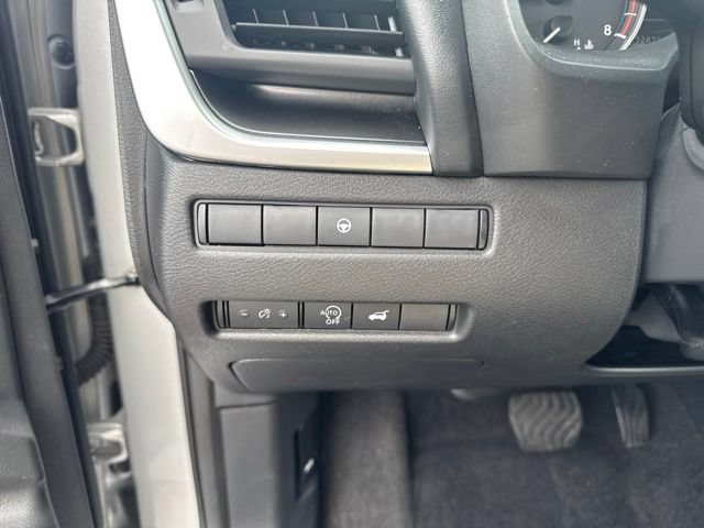 Used 2025 Nissan Rogue SV FWD image 16