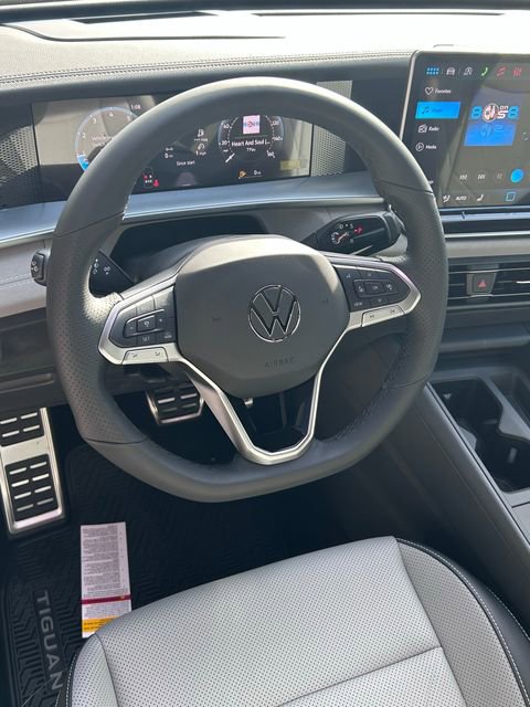 New 2026 Volkswagen Tiguan SE R-Line FWD image 8