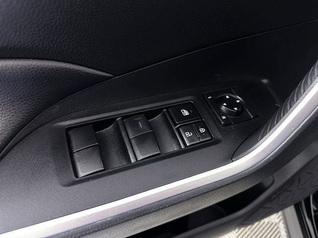 Used 2021 Toyota RAV4 LE AWD/4WD image 24