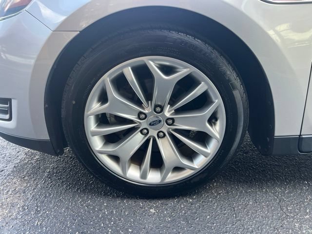 Used 2018 Ford Taurus Limited FWD image 5