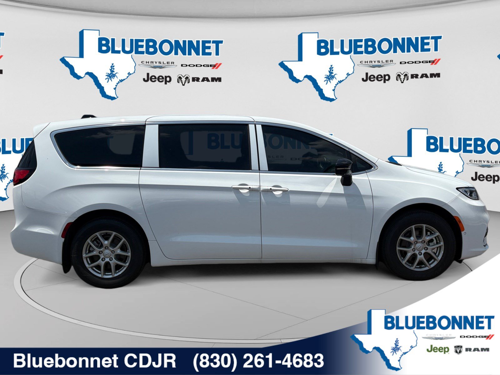 New 2026 Chrysler Pacifica Select FWD image 4