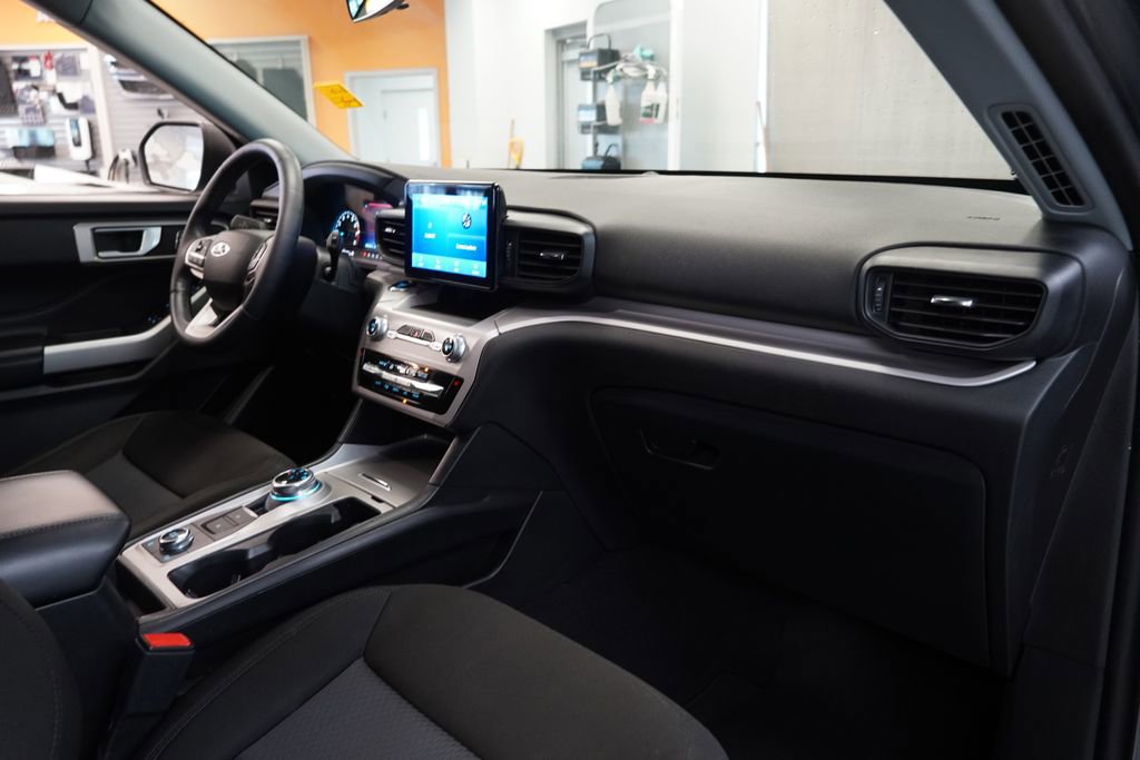 Used 2023 Ford Explorer XLT AWD/4WD image 36