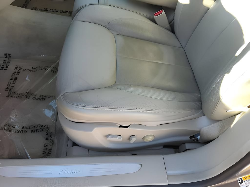 Used 2007 Cadillac DTS Luxury I w/ Sun And Sound Package FWD image 11