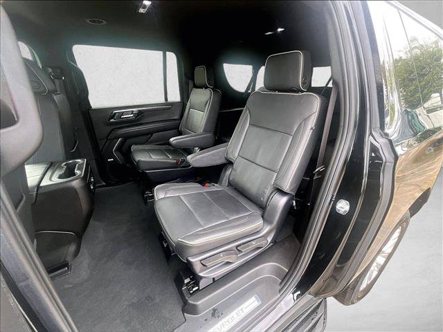 Used 2025 Chevrolet Suburban Premier RWD image 28