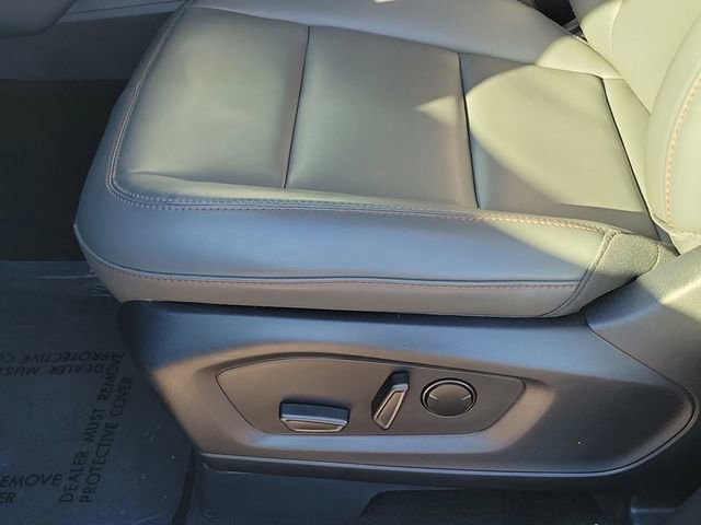 Used 2025 Ford Explorer Active w/ Active Comfort Package RWD image 16