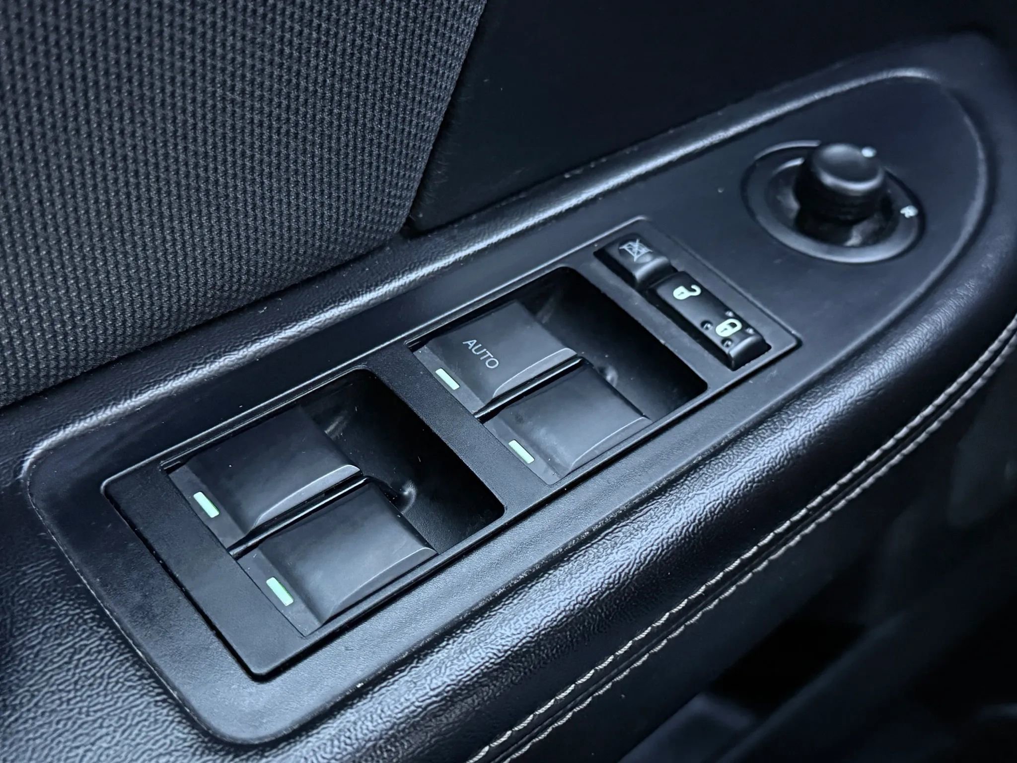 Used 2013 Dodge Avenger SE image 17