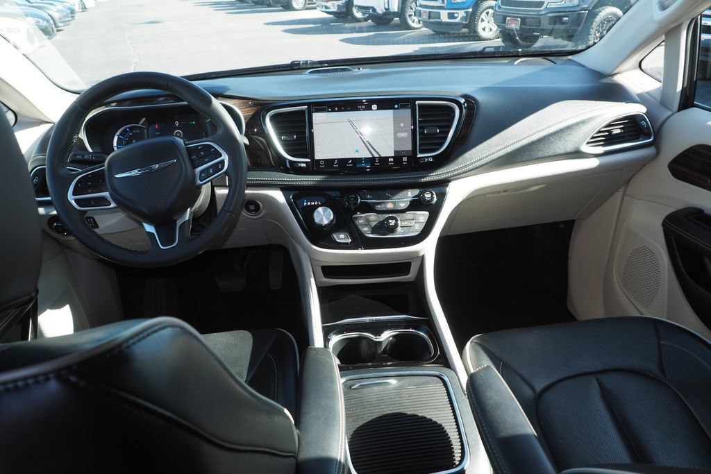 Used 2023 Chrysler Pacifica Limited FWD image 17