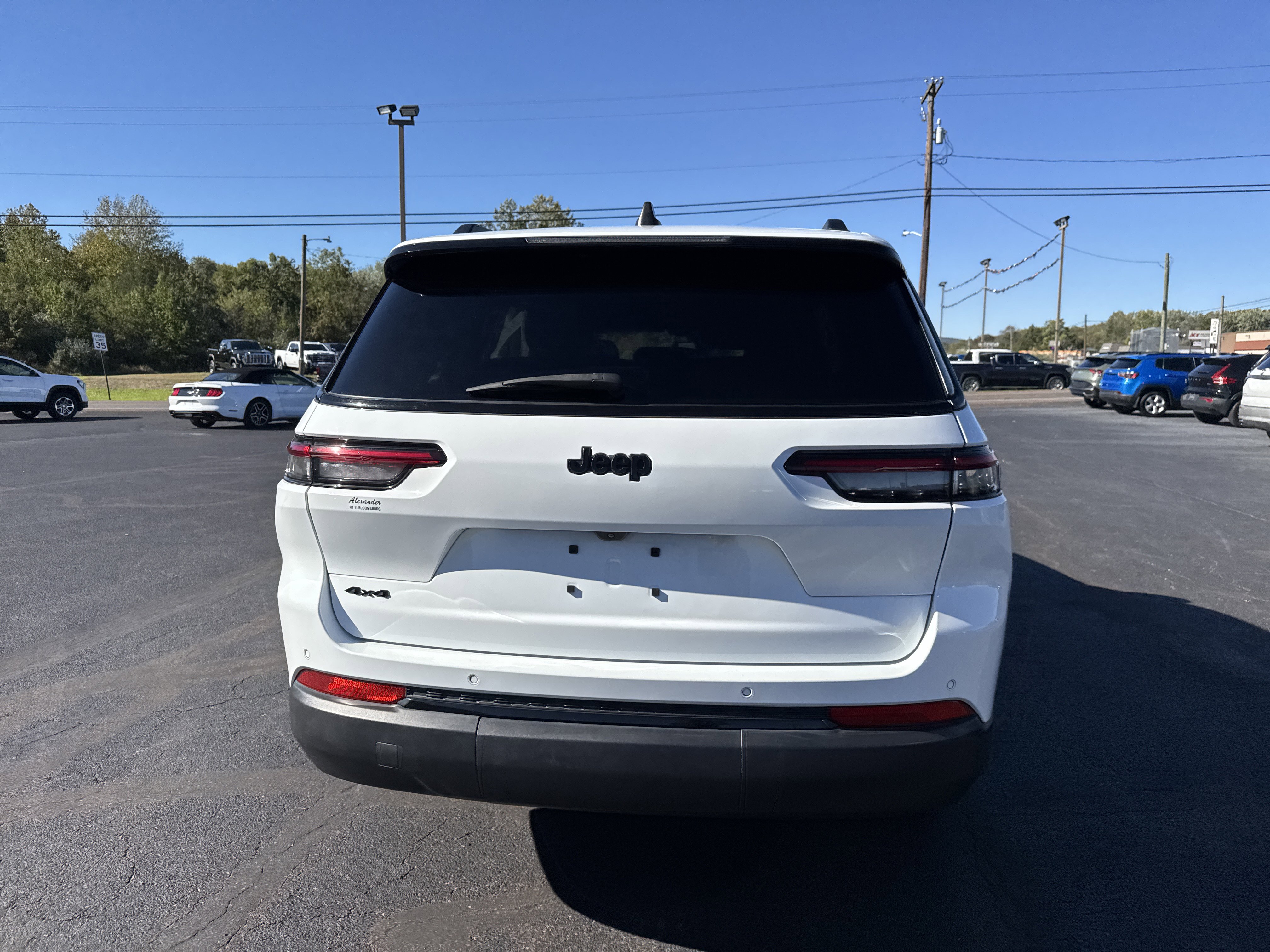 Used 2024 Jeep Grand Cherokee L Laredo image 4