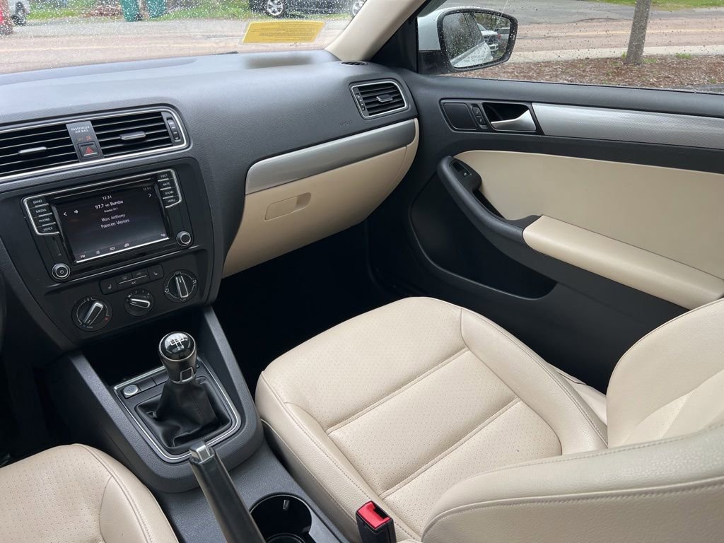 Used 2017 Volkswagen Jetta SE FWD image 24