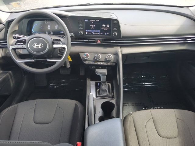Used 2025 Hyundai Elantra SE FWD image 12