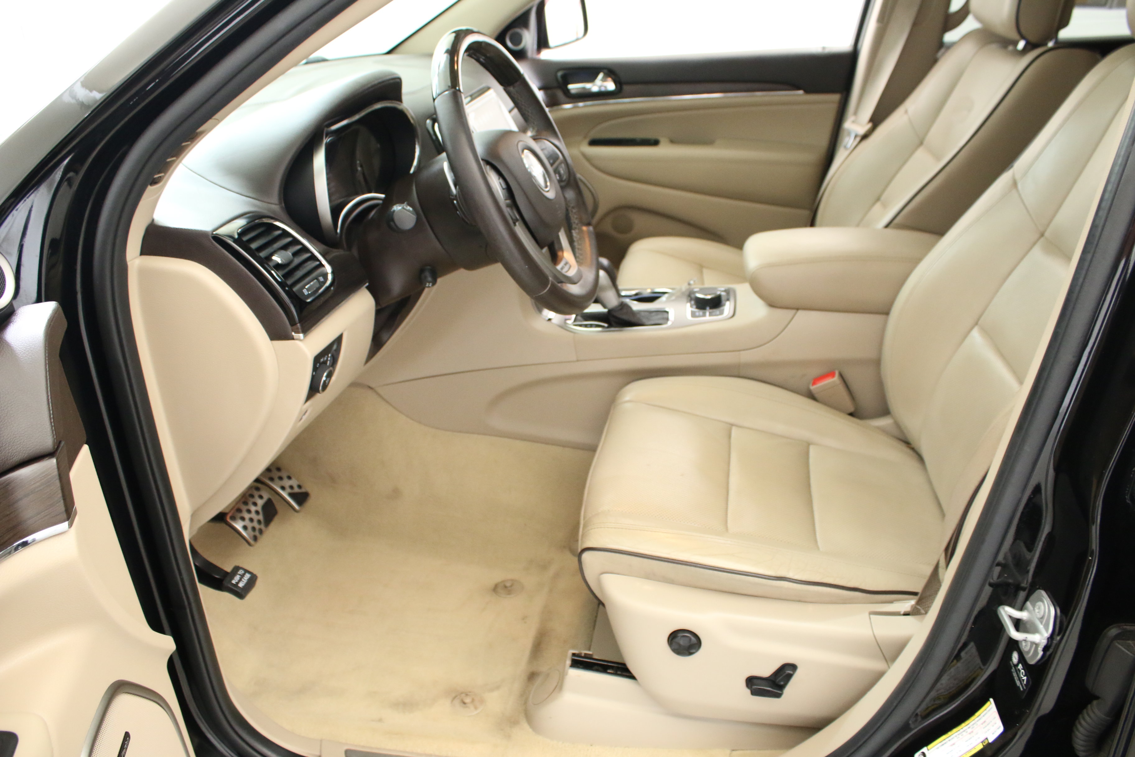 Used 2021 Jeep Grand Cherokee Overland AWD/4WD image 25