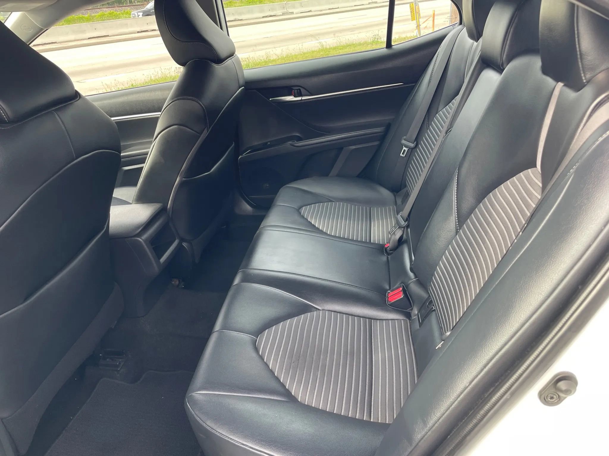 Used 2020 Toyota Camry SE image 16