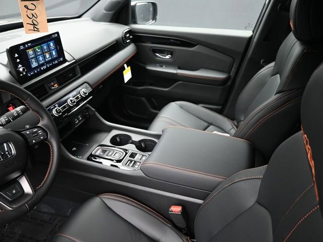 Certified 2025 Honda Pilot TrailSport image 18
